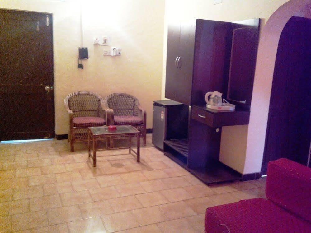 Royal Mirage Beach Resort Candolim Exterior photo