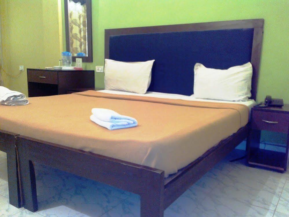Royal Mirage Beach Resort Candolim Exterior photo